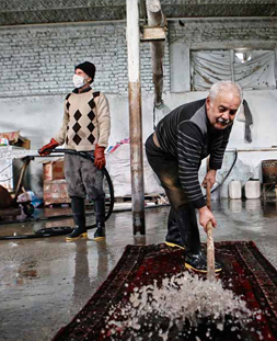 شستشوی سنتی قالی در قالیشویی کرمانشاه