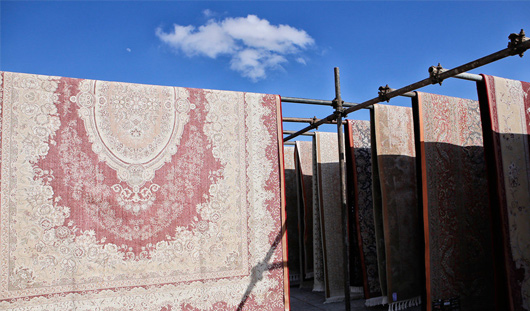 خشک کردن فرش ماشینی در قالیشویی کرمانشاه
