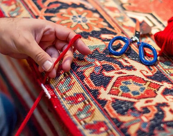 خدمات تخصصی و حرفه ای رفوی فرش در قالیشویی کرمانشاه
